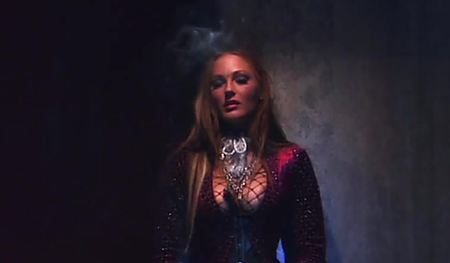 Напоил блондинку в баре и трахнул в туалете в задницу