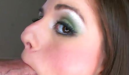 Мужик, не снимая джинсов, хорошо потрахал молодую телочку