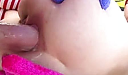 Бабенка просит трахнуть только в зад