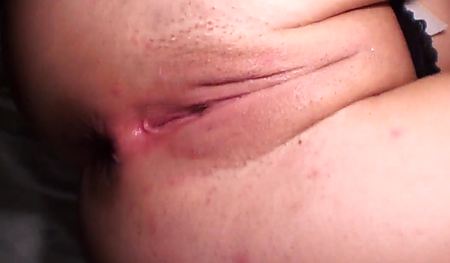 Приклеила к пизде вибратор