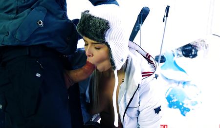 Отсосала стоя на лыжах