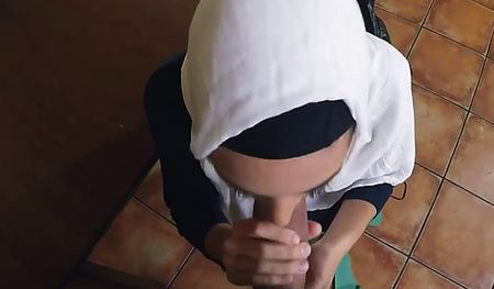 Девушка покорно ласкает член