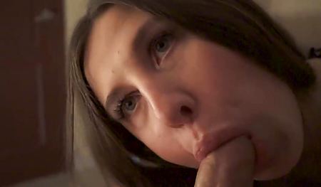 Шлифонула конец и потекла в промежности