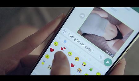 Отправила неприличное фото коллеге и получила отвязный трах