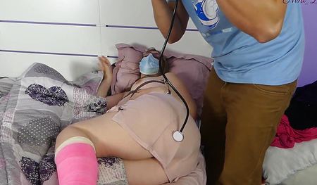 Осмотрел соблазнительную пациентку и захотел ее оттрахать смачно