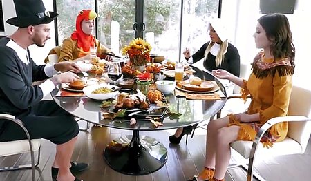 Праздник Хэллоуин как всегда закончился развратной групповой семейной оргией