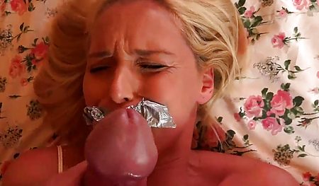 Пасынок нашел связанную мачеху в спальне и позабавился с ее киской