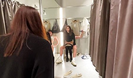 Встреча бывших в торговомм центре закончилась еблей в примерочной