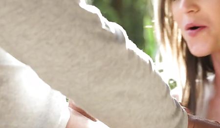 После встречи с любимым у красивой блондинки личико и губки в сперме